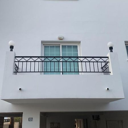 Kika Court 2 Apartment Paralimni Bagian luar foto
