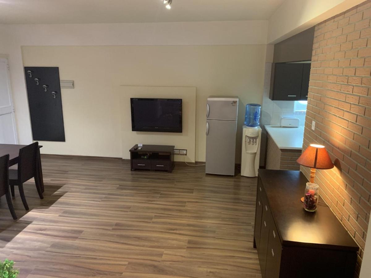 Kika Court 2 Apartment Paralimni Bagian luar foto
